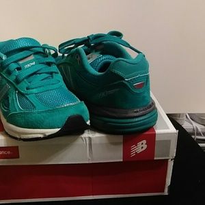 New Balance Tennis Shoes